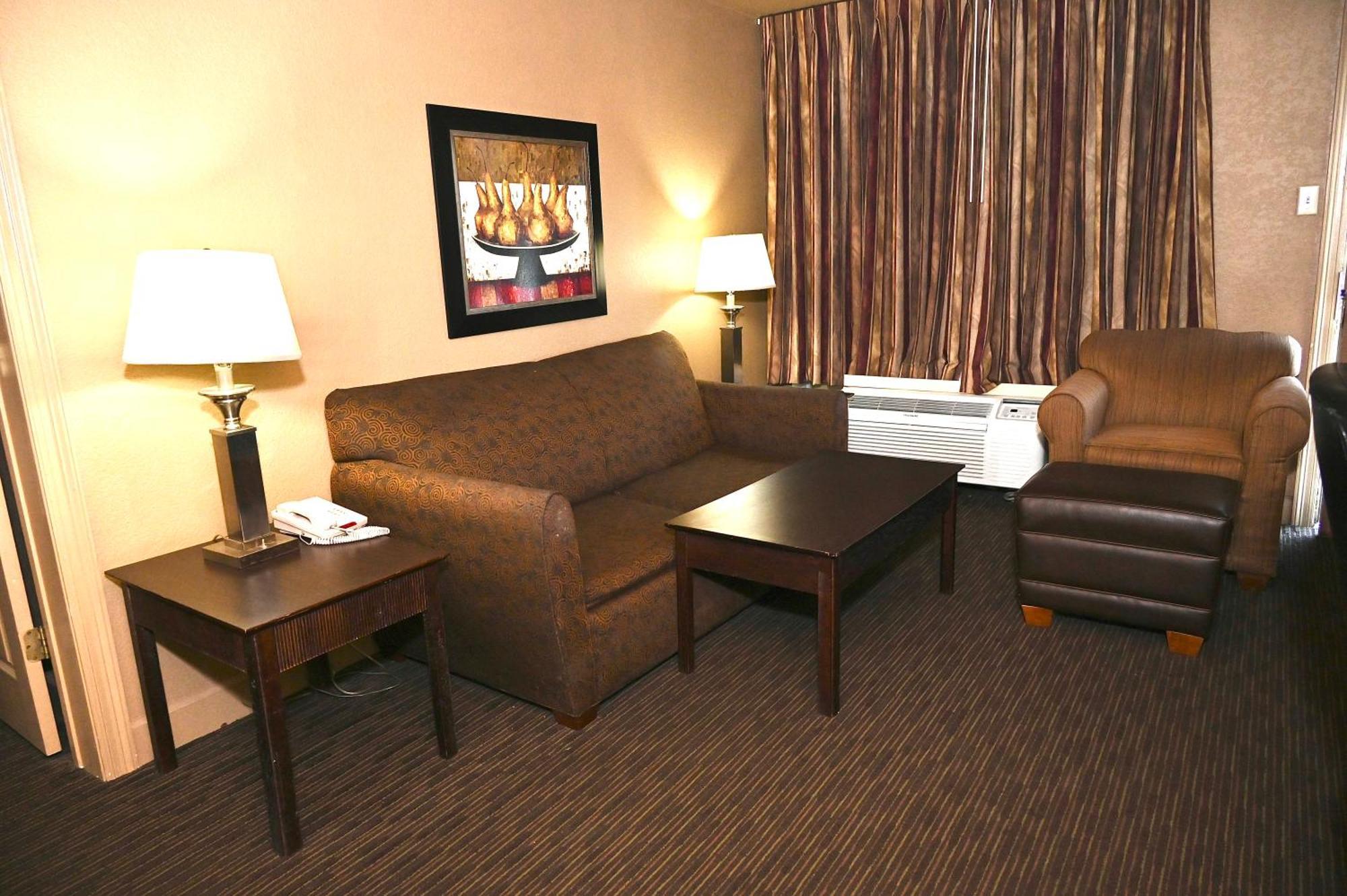 Fortune Inn & Suites Newport Zewnętrze zdjęcie