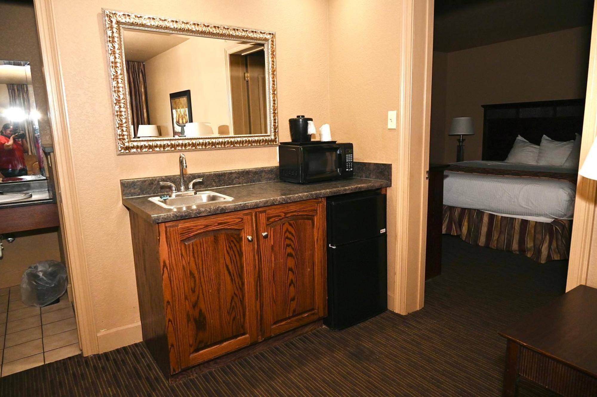 Fortune Inn & Suites Newport Zewnętrze zdjęcie