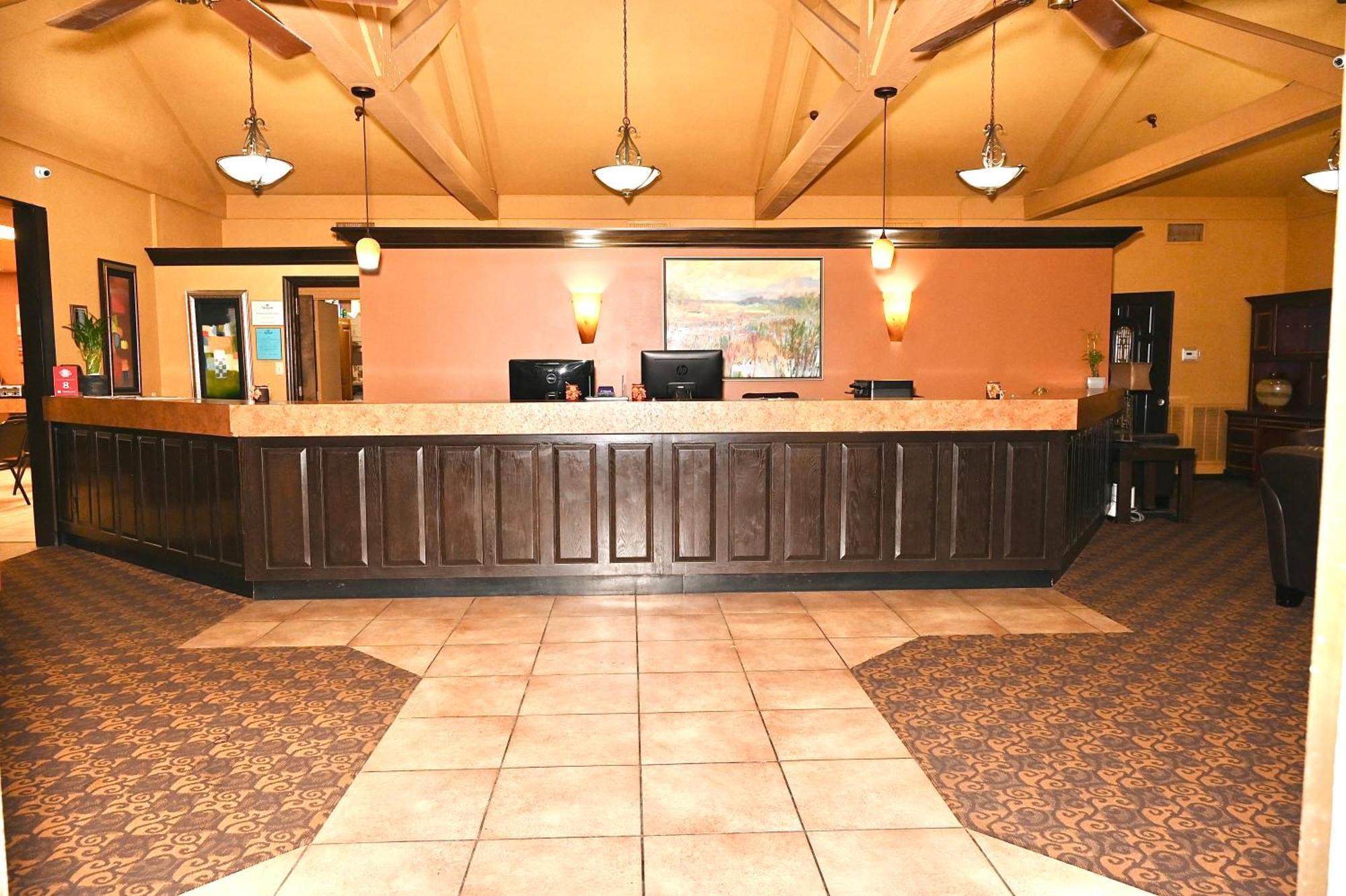 Fortune Inn & Suites Newport Zewnętrze zdjęcie