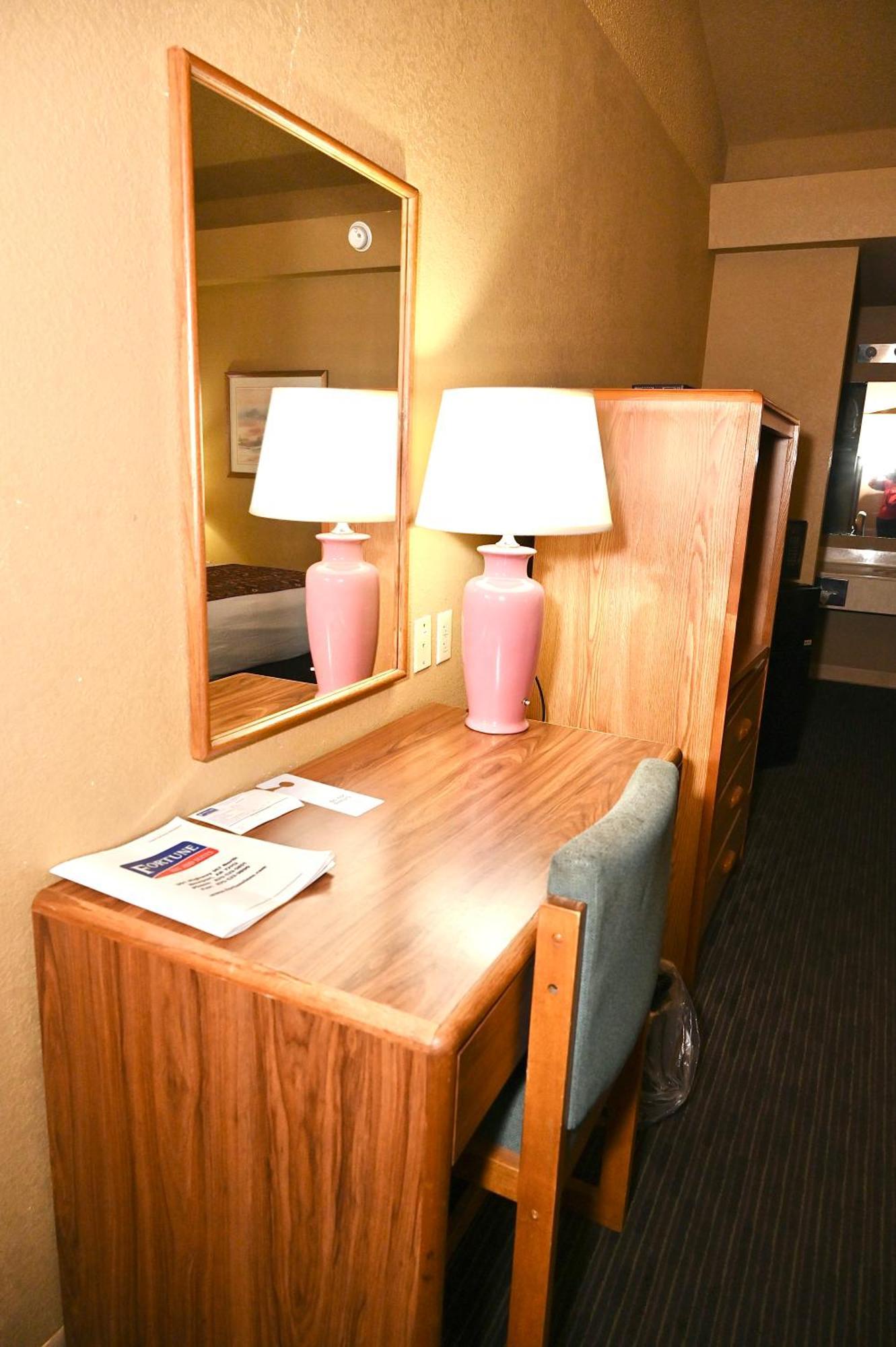 Fortune Inn & Suites Newport Zewnętrze zdjęcie