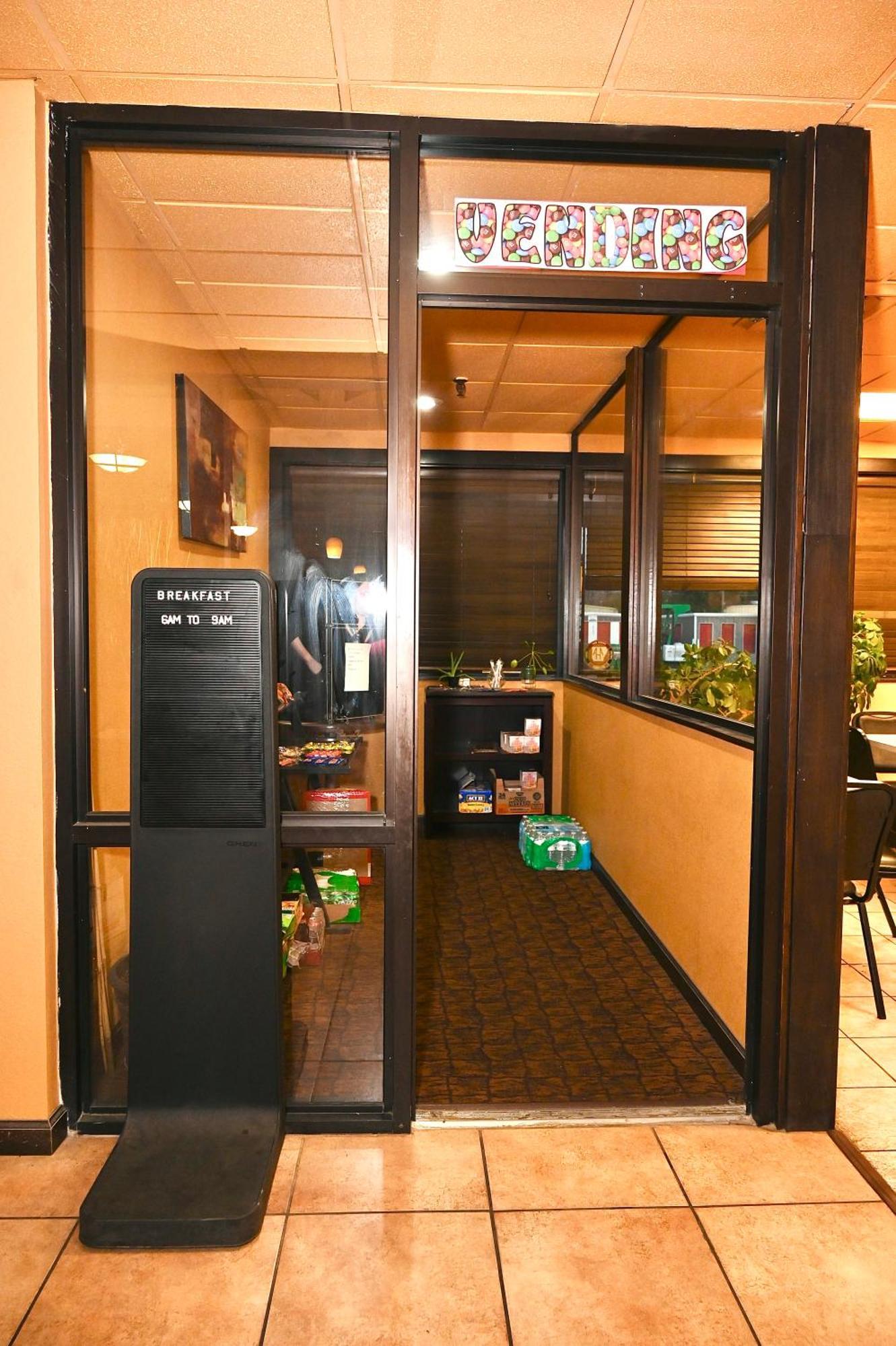 Fortune Inn & Suites Newport Zewnętrze zdjęcie